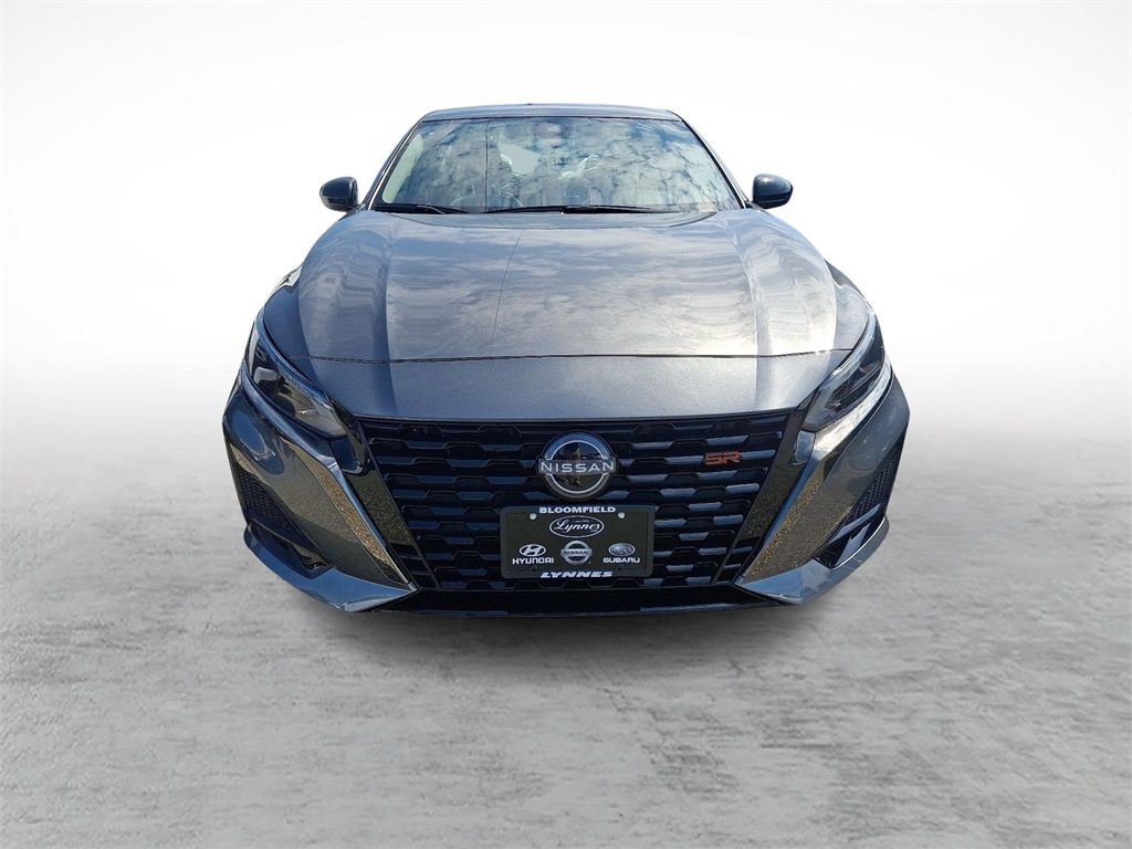 2025 Nissan Altima SR photo 2