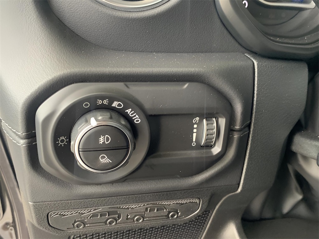 2025 Jeep Gladiator Sport photo 23