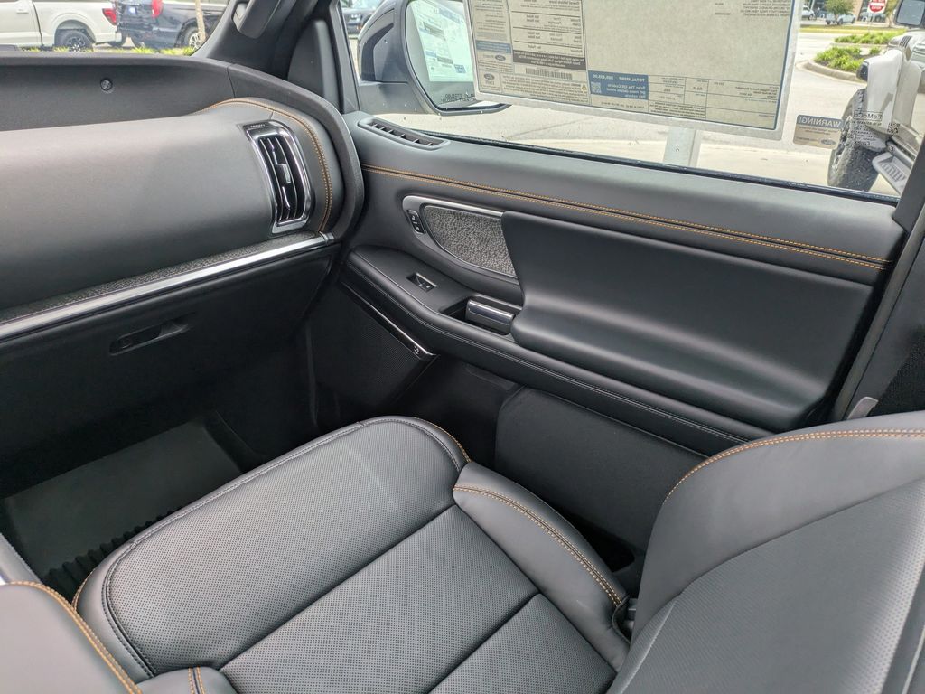 2025 Ford Expedition photo 21