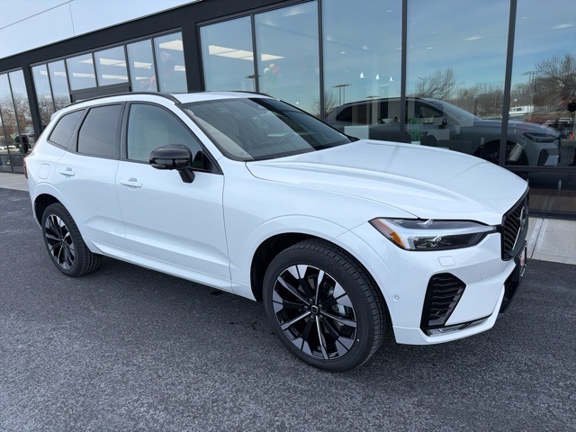 2026 Volvo XC60 Plus's photo