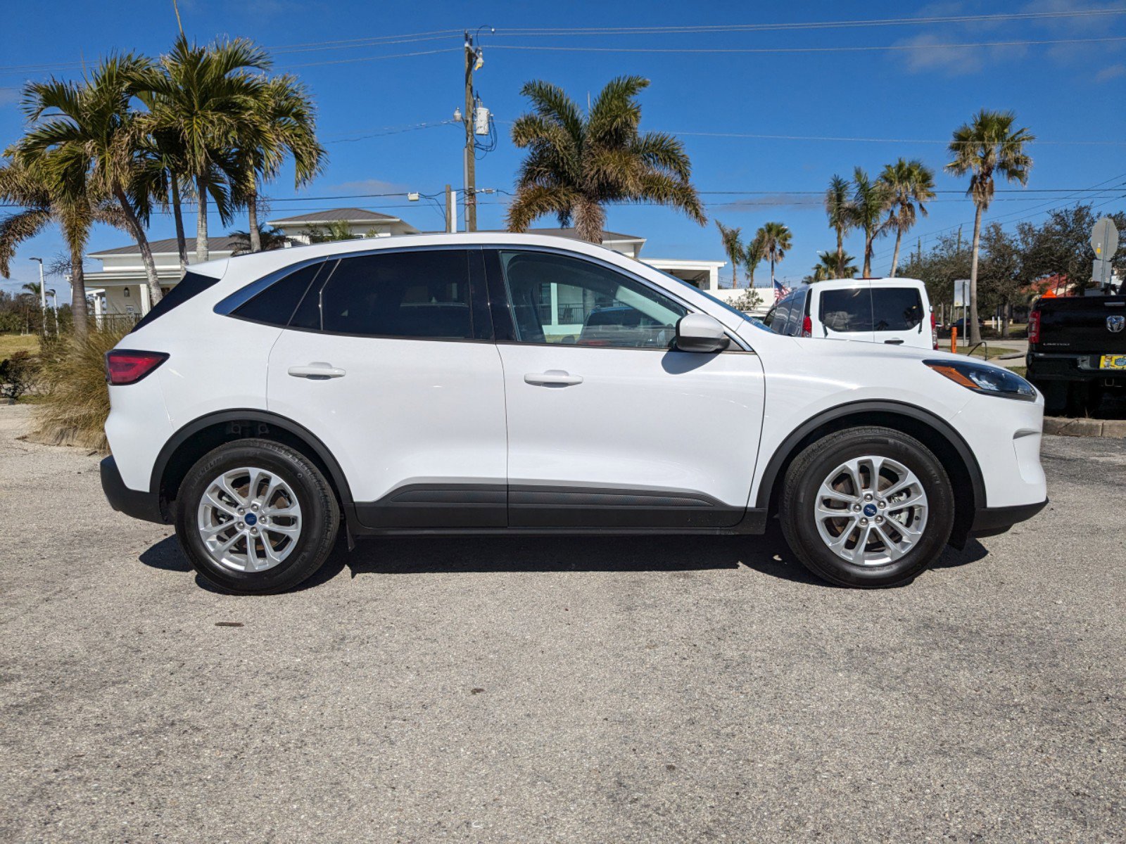 2021 Ford Escape SE photo 3