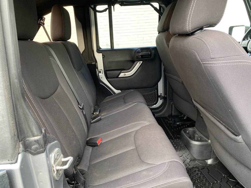 2013 Jeep Wrangler Unlimited Rubicon photo 10