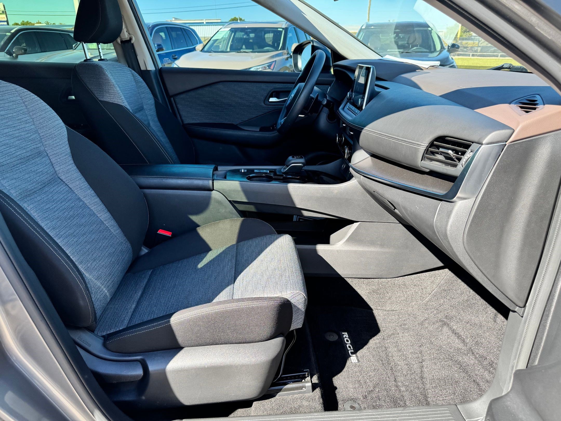 2023 Nissan Rogue SV photo 22