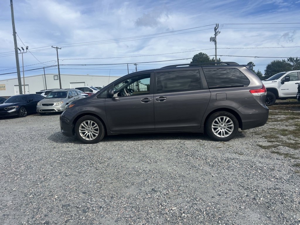 2013 Toyota Sienna XLE photo 4