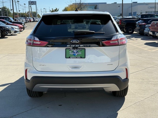 2022 Ford Edge SEL photo 4