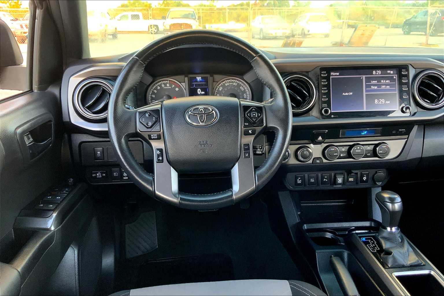 2023 Toyota Tacoma TRD photo 5
