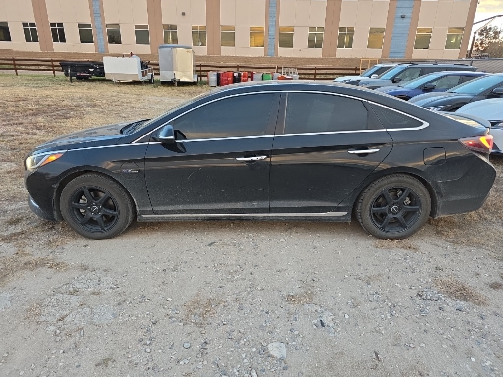 2016 Hyundai Sonata Plug-In Hybrid Limited photo 2