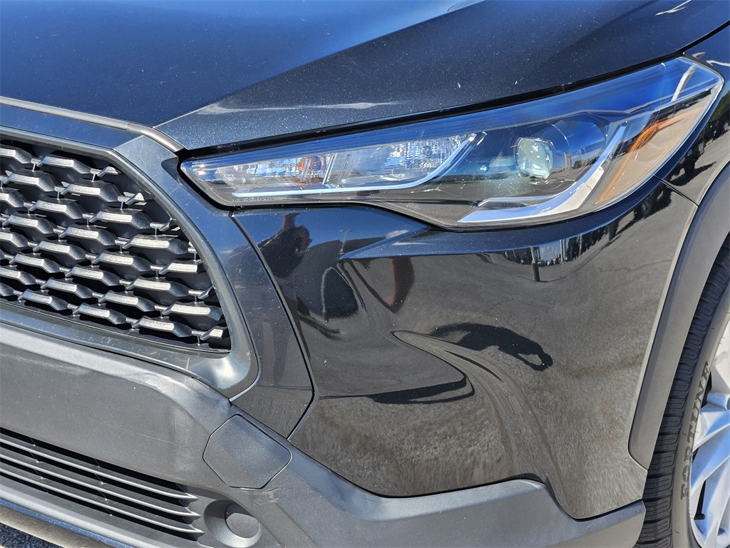 2022 Toyota Corolla Cross LE photo 7