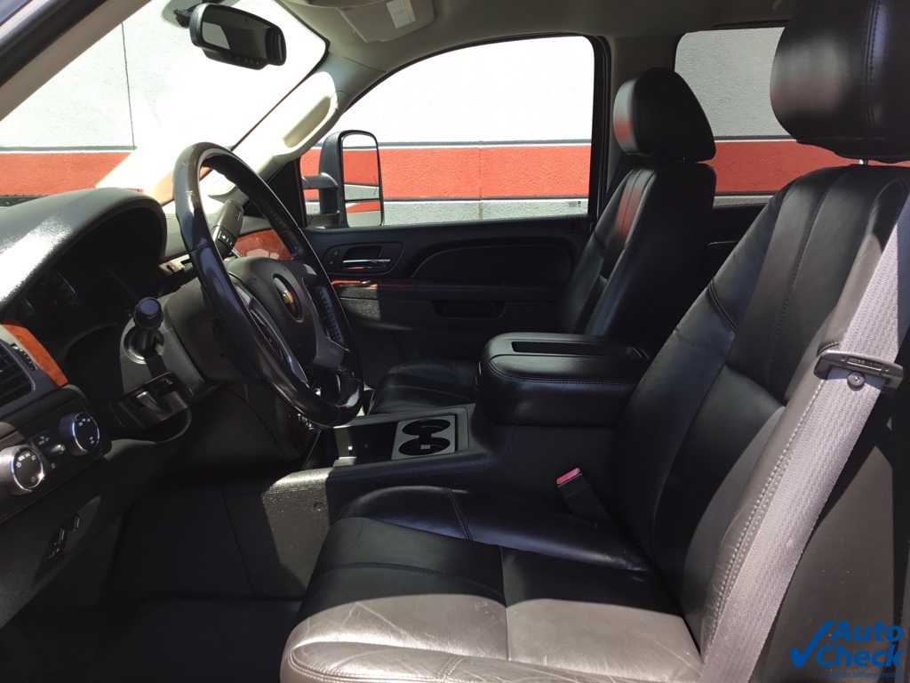 2011 Chevrolet Silverado 3500HD LTZ photo 21
