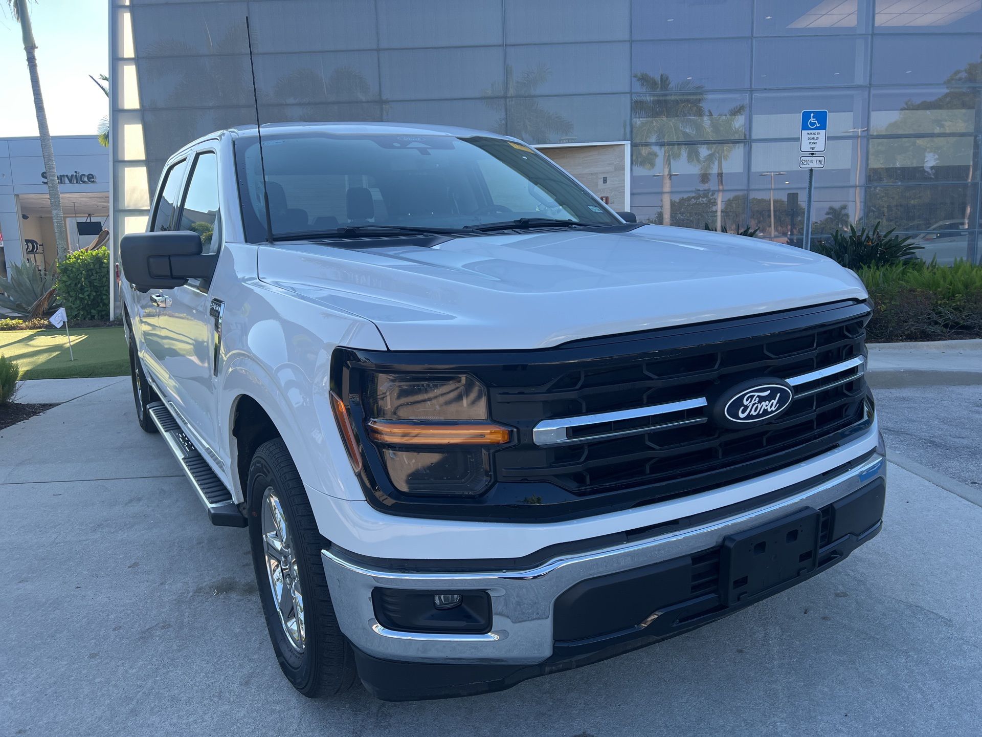 2024 Ford F-150 XLT photo 2