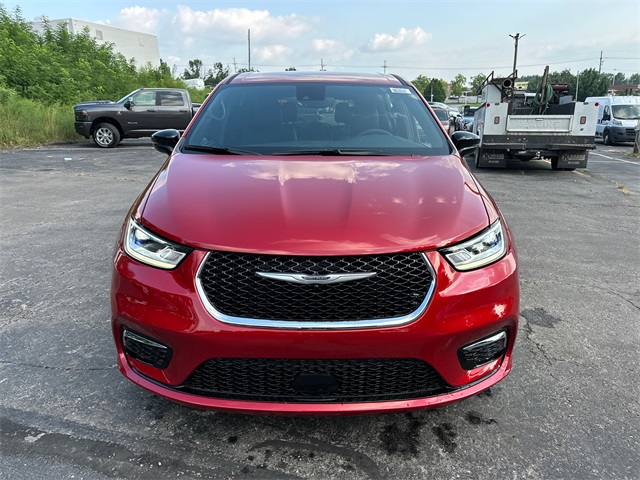 2025 Chrysler Pacifica photo 3