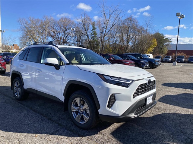 2025 Toyota RAV4 XLE's photo