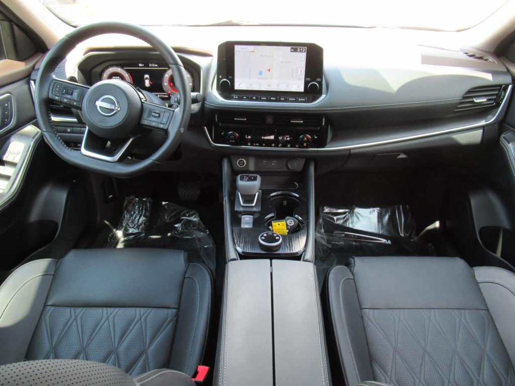 2023 Nissan Rogue Platinum photo 12