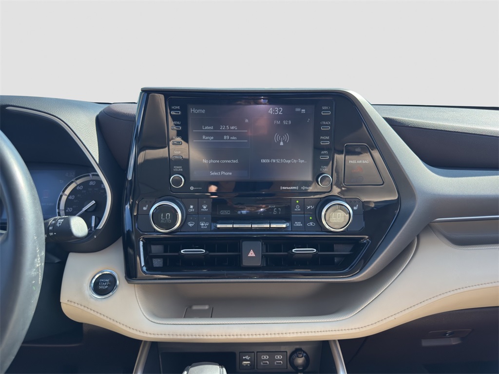 2022 Toyota Highlander XLE photo 16