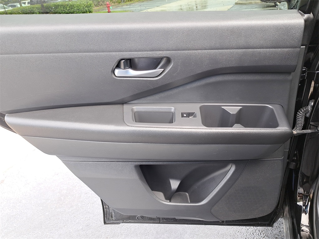 2022 Nissan Pathfinder S photo 15