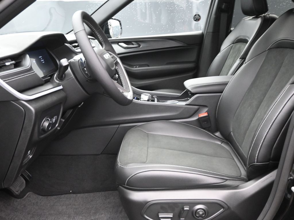 2025 Jeep Grand Cherokee Altitude X photo 12