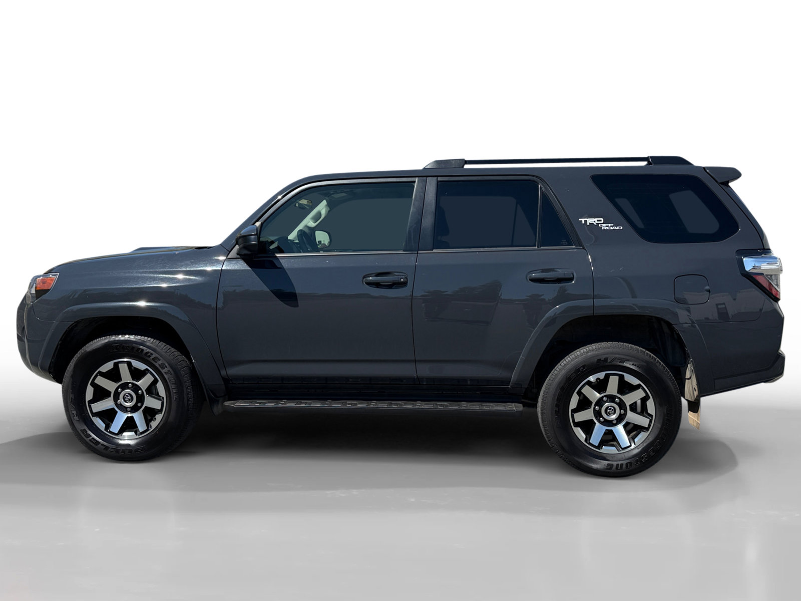 2024 Toyota 4Runner TRD Off-Road photo 2