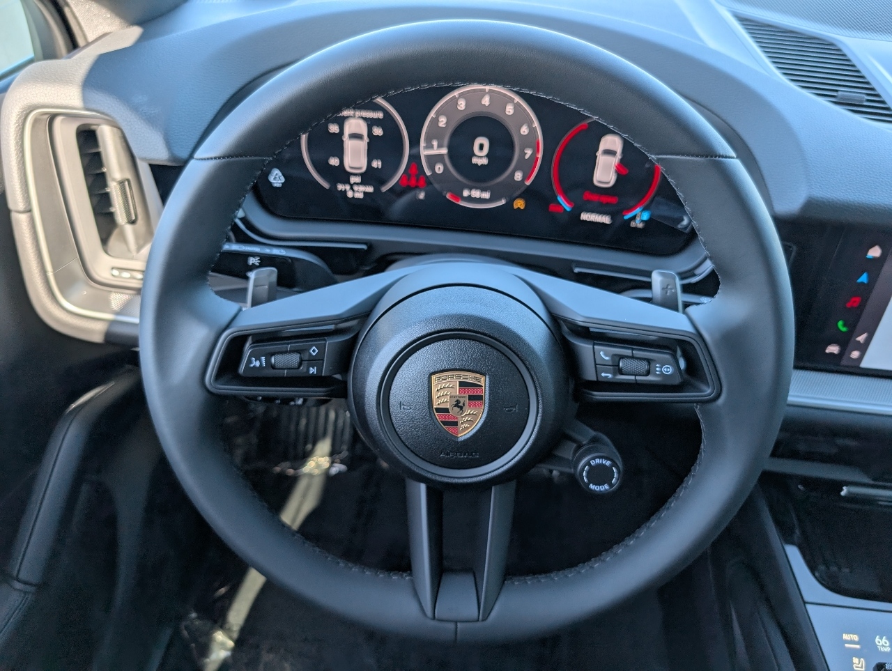 2025 Porsche Cayenne photo 19