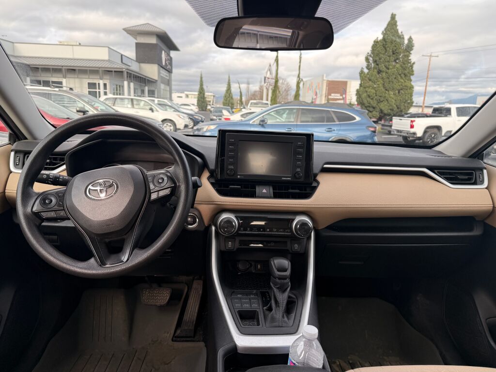 2021 Toyota RAV4 XLE photo 4