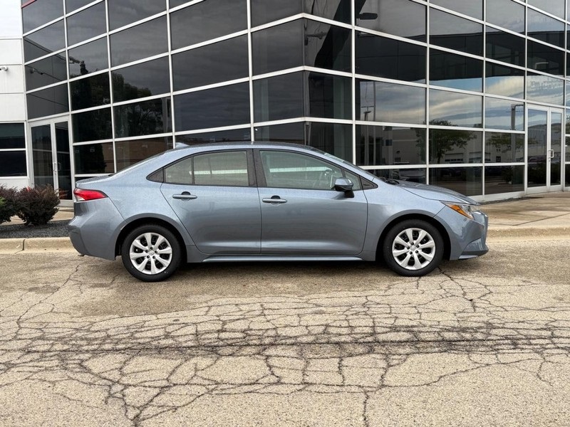 2021 Toyota Corolla LE photo 2