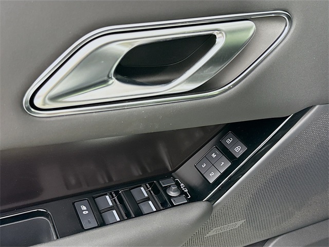 2026 Land Rover Range Rover Velar SE photo 19