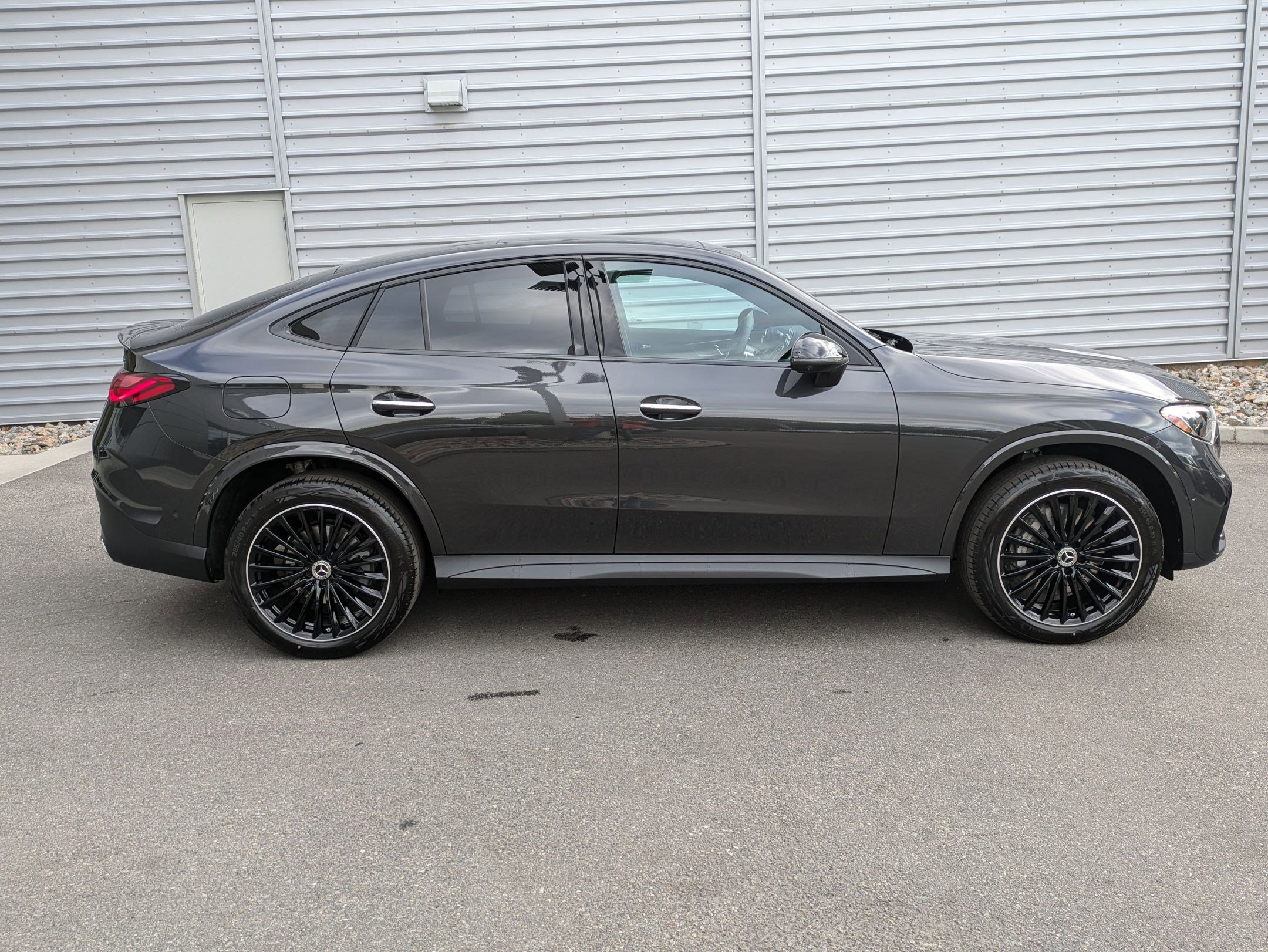 2025 Mercedes Benz GLC 300 photo 2