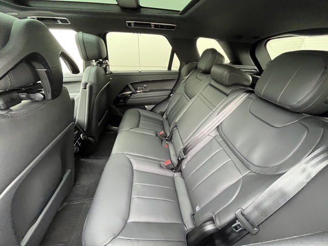 2025 Land Rover Range Rover Sport SE photo 2