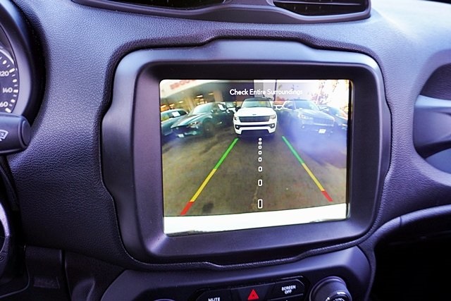 Certified Used 2022 White Jeep Latitude image 25