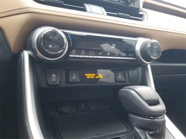 2020 Toyota RAV4 Hybrid XLE photo 29