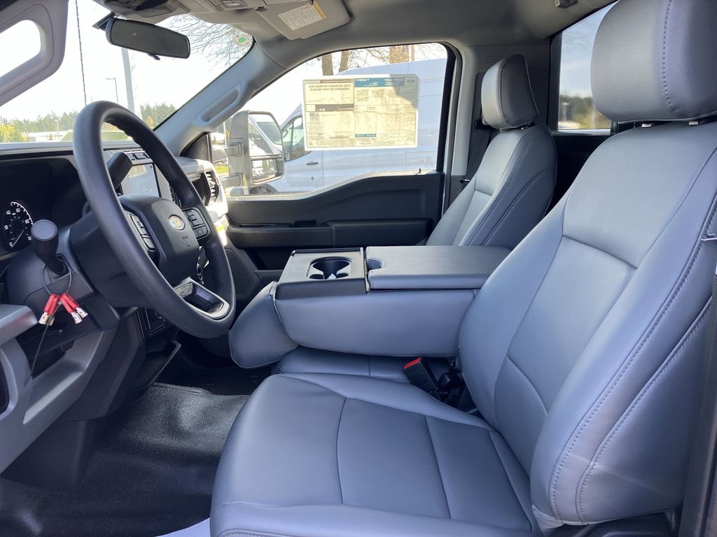 2024 Ford F-450 photo 2