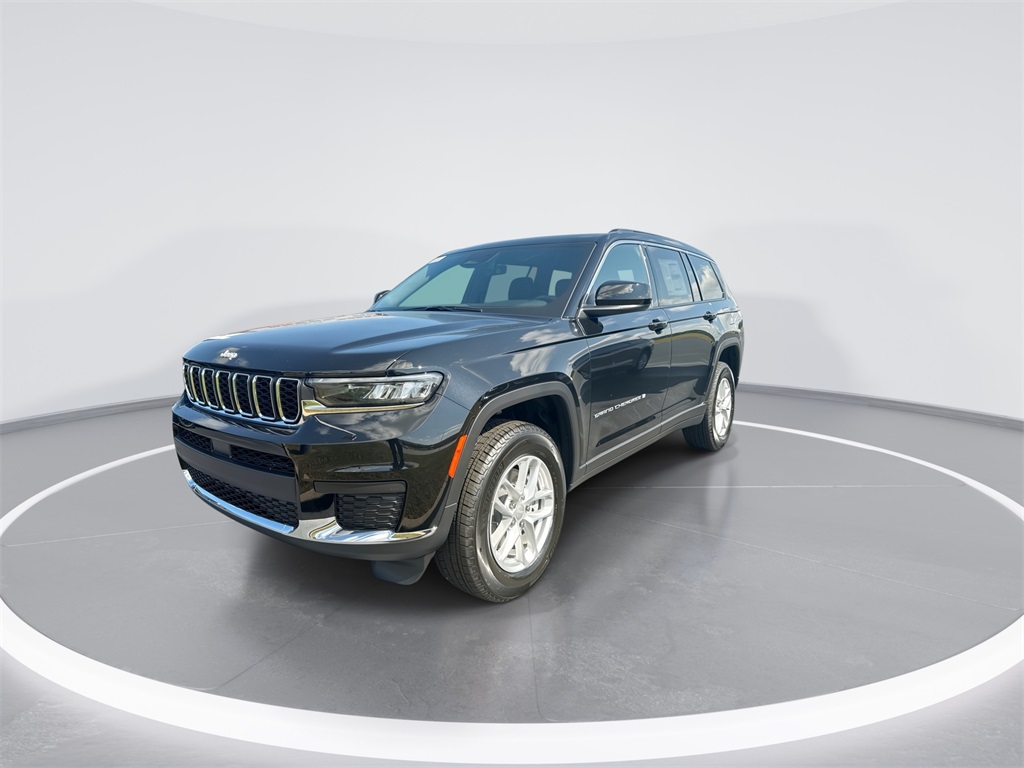 2025 Jeep Grand Cherokee Laredo photo 2