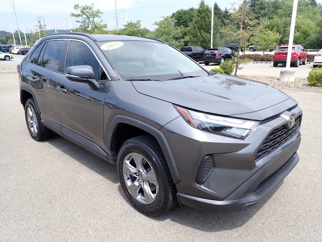2022 Toyota RAV4 XLE photo 7