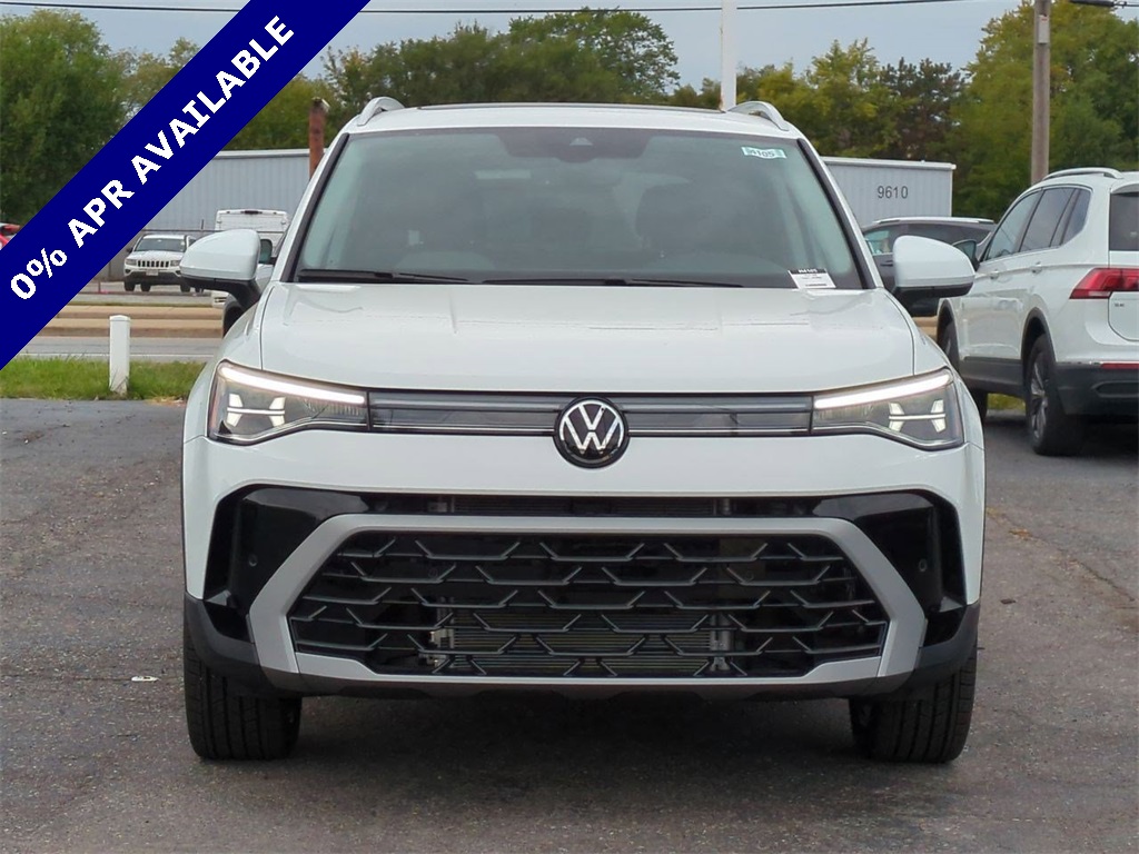 2025 Volkswagen Taos SEL photo 2