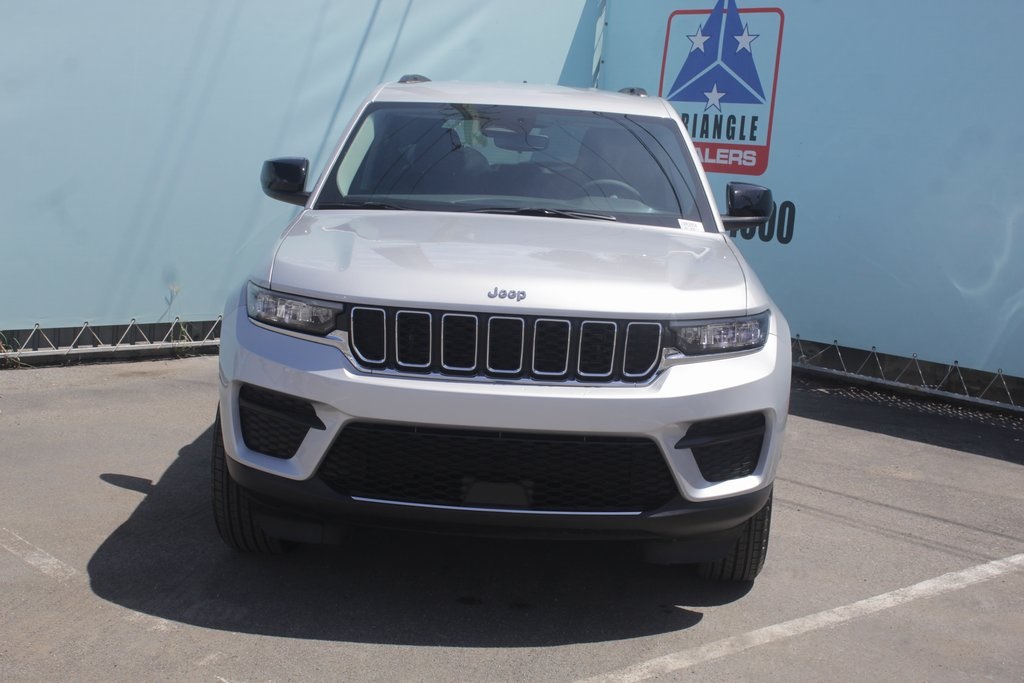 2025 Jeep Grand Cherokee Laredo X photo 2