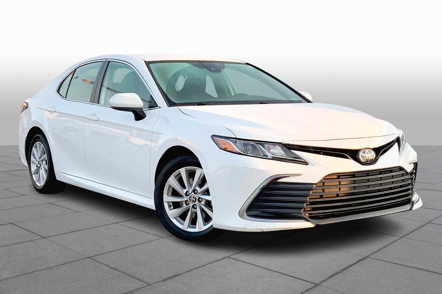 2023 Toyota Camry LE photo 3
