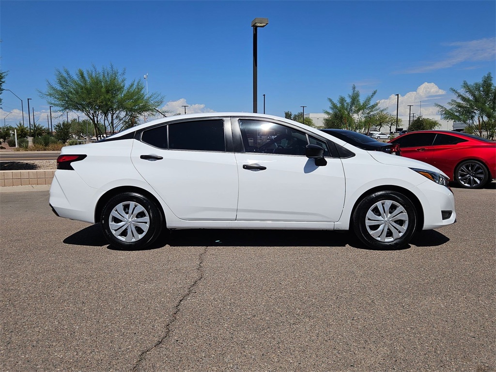 2025 Nissan Versa 1.6 S photo 3