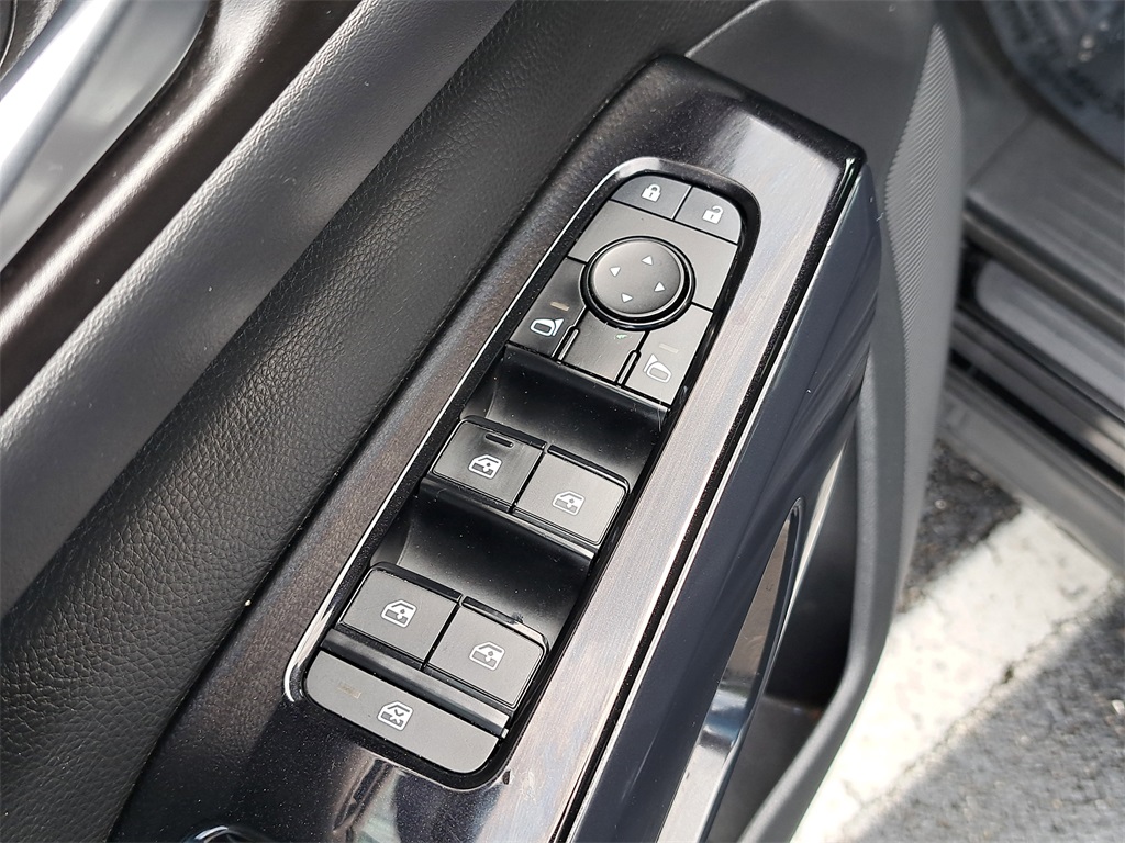 2022 Nissan Pathfinder S photo 23