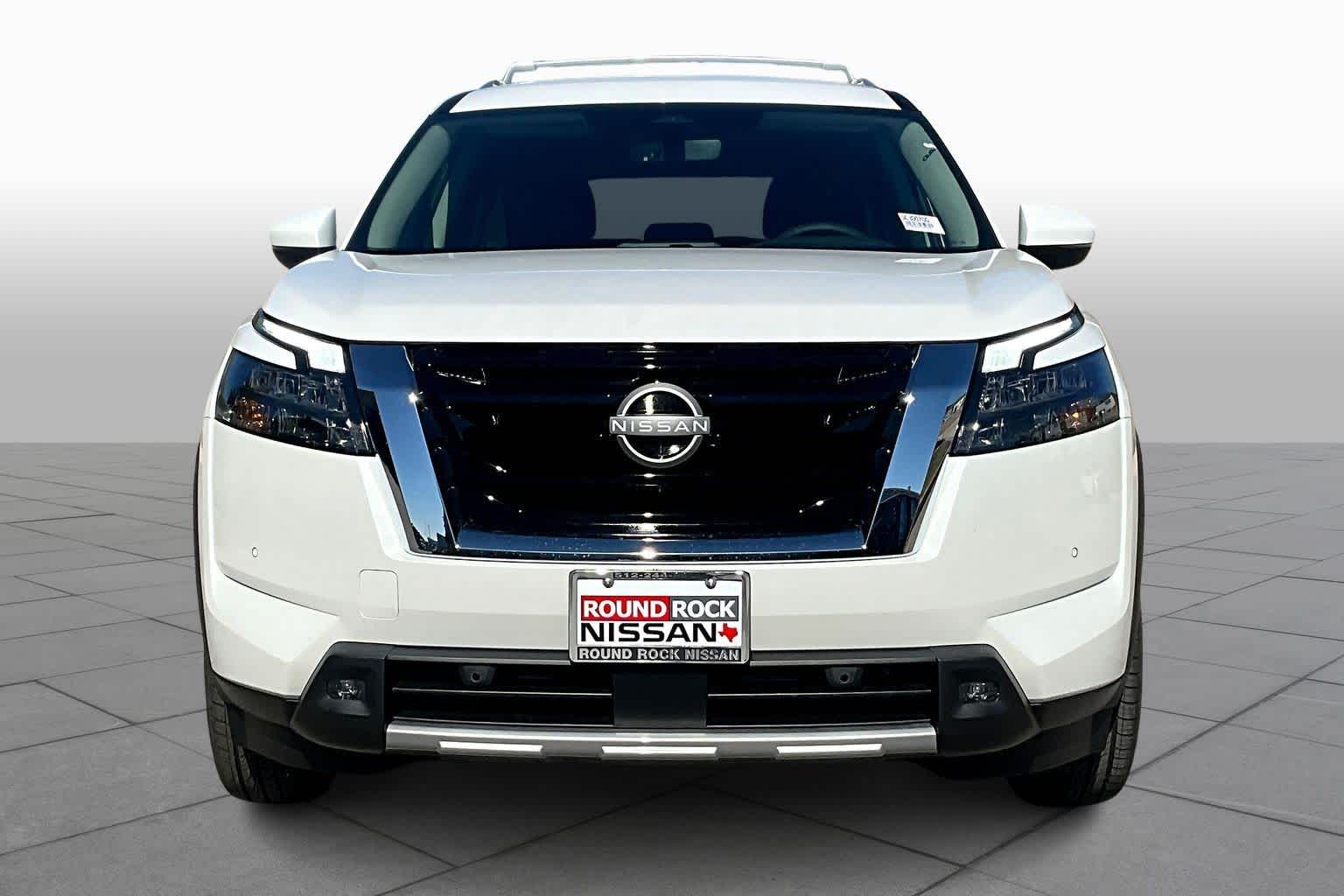 2025 Nissan Pathfinder SL photo 3