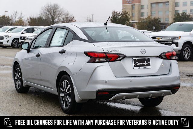 2025 Nissan Versa S photo 4