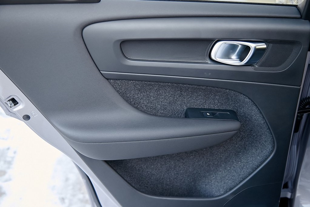 2026 VOLVO XC40 - Image 18