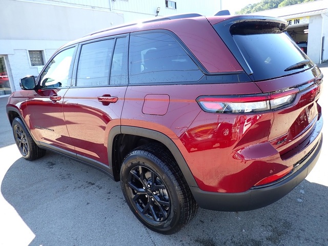 2025 Jeep Grand Cherokee Altitude photo 3