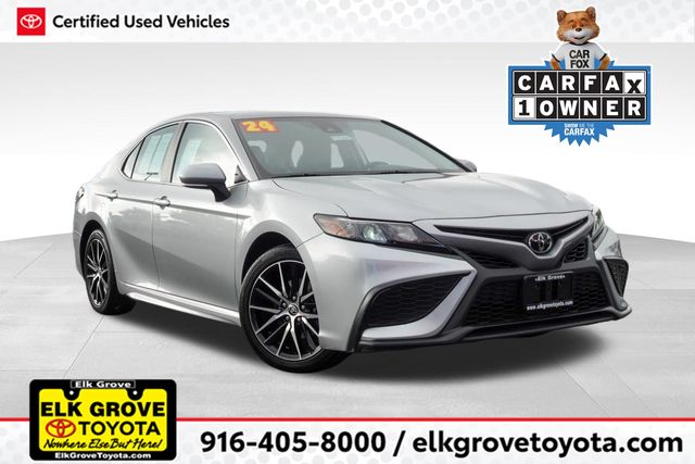 2024 Toyota Camry SE's photo