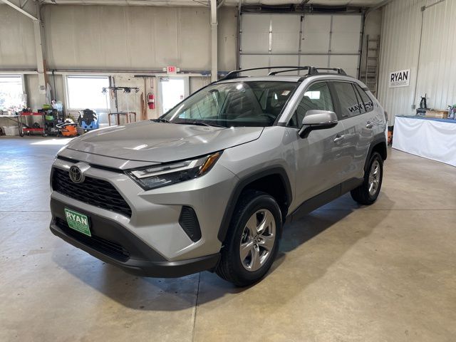 2023 Toyota RAV4 XLE photo 2