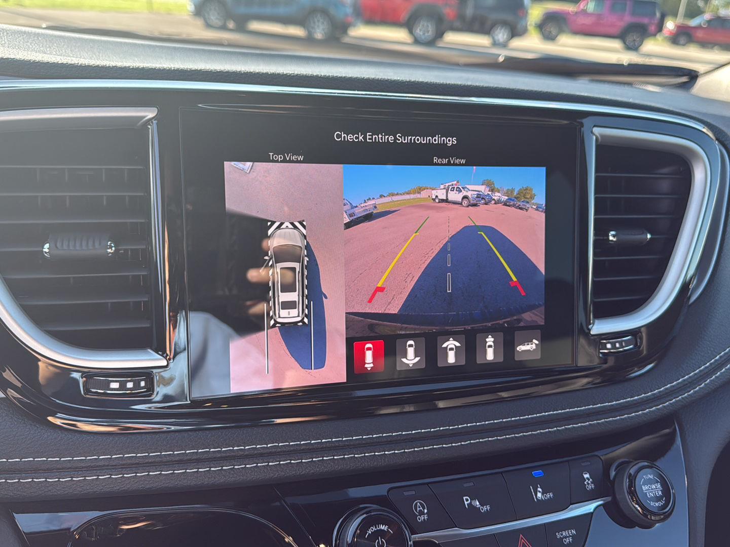 2026 Chrysler Pacifica photo 7
