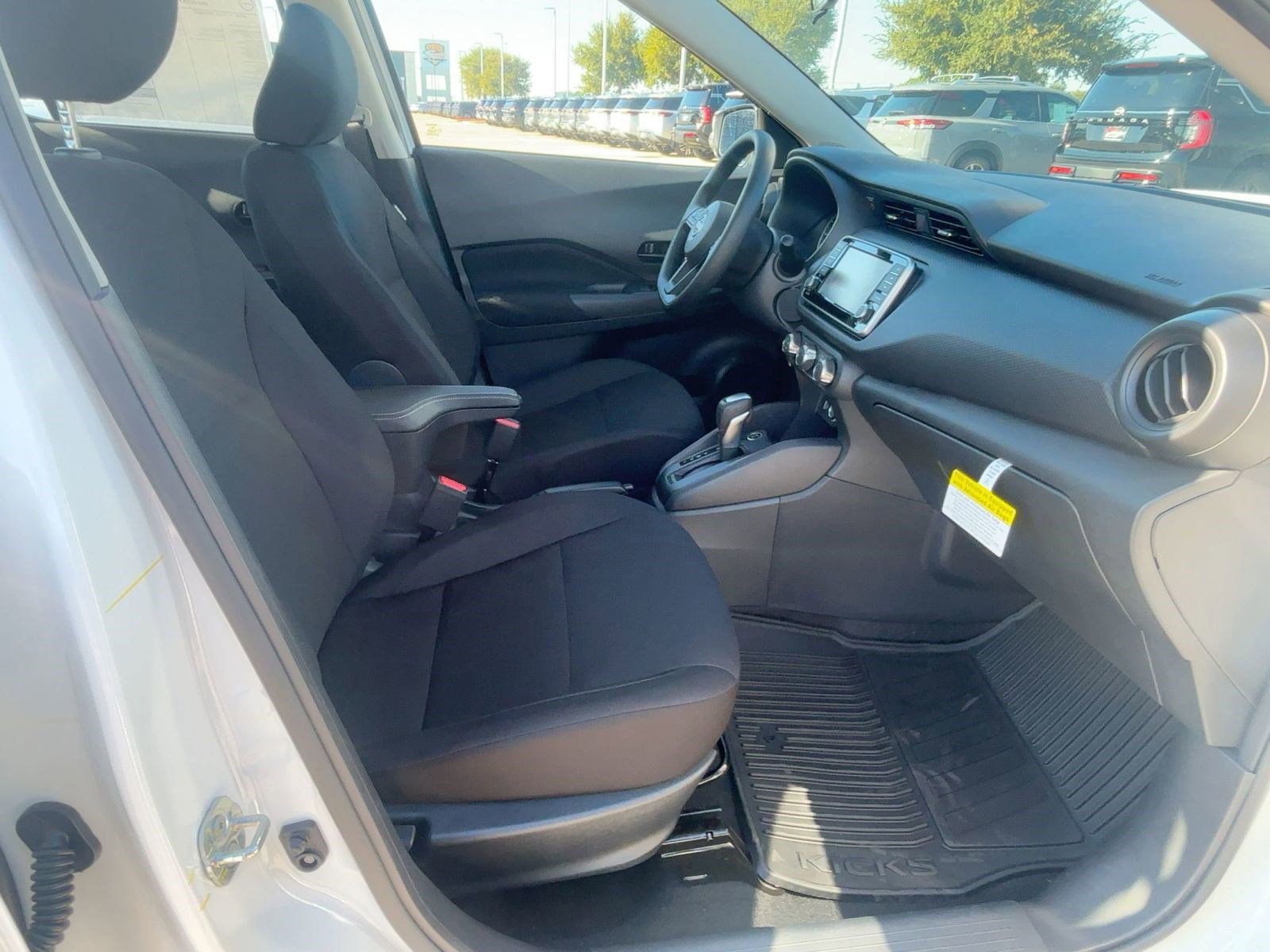2025 Nissan Kicks Play S photo 26