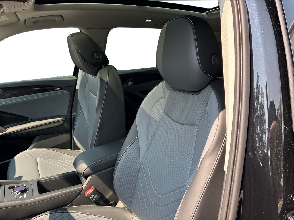 2025 Volkswagen Tiguan SE photo 17