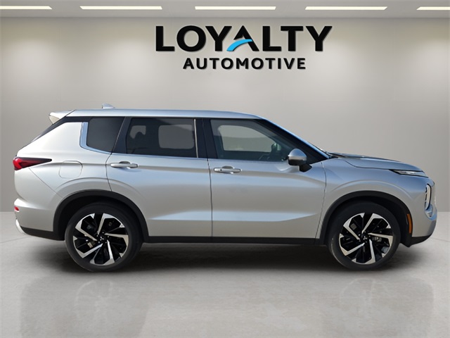 2024 Mitsubishi Outlander SE photo 6