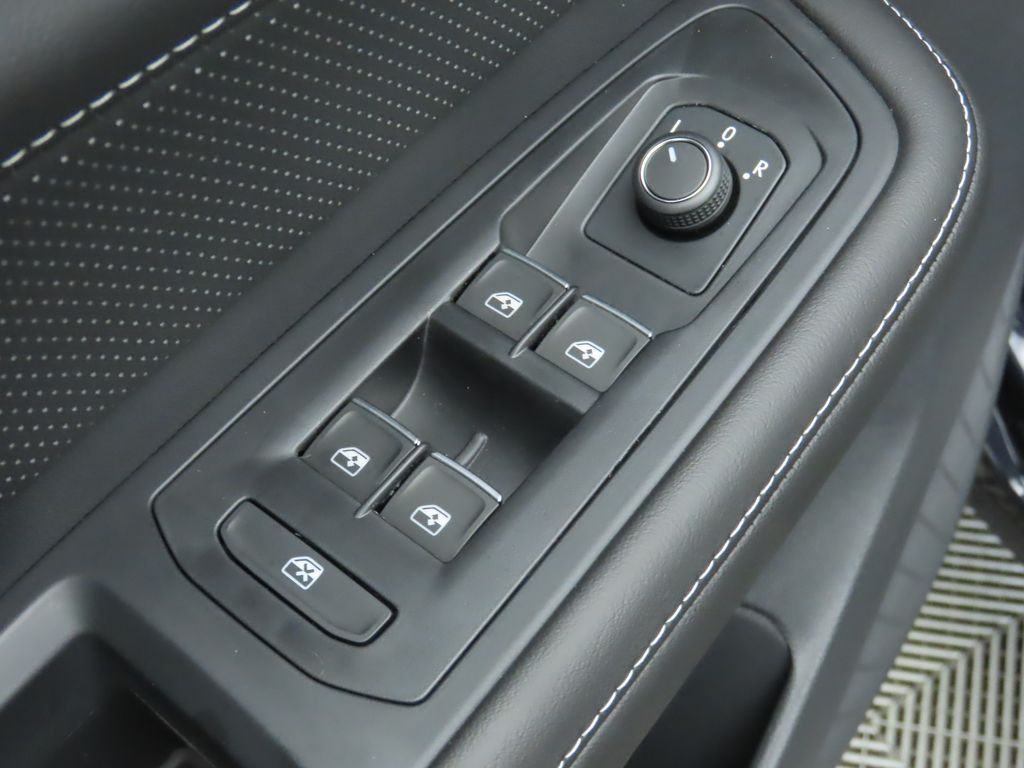 2026 Volkswagen Atlas SE Technology photo 21