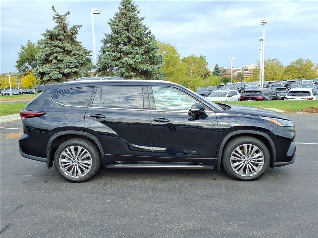 Used 2024 Toyota Highlander Platinum with VIN 5TDKDRBH1RS529519 for sale in Burnsville, Minnesota