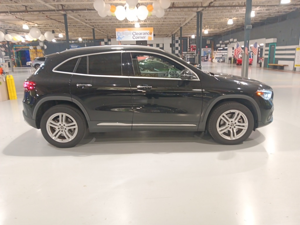 2022 Mercedes Benz GLA 250 4MATIC photo 2